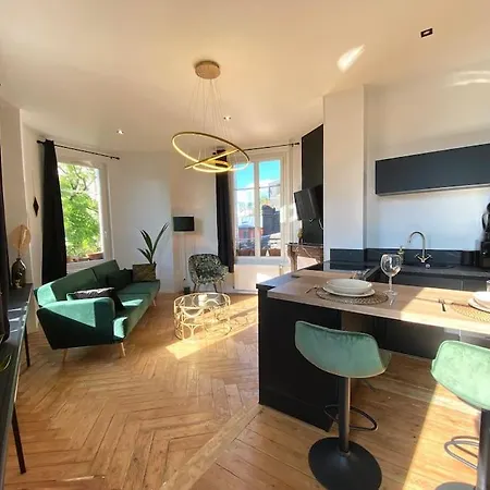 The Jungle Flat Apartment